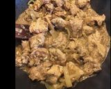 Une image de l'étape 1 de Noix de veau aux pommes de terre carottes et champignons au miel et vin blanc.