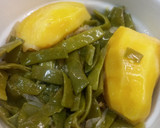 Foto del paso 4 de la receta: Judías verdes con patatas, cebolla y aceite de oliva virgen