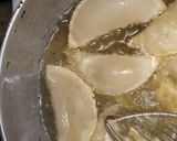 A picture of step 5 of Mava gujiya.