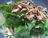 Foto langkah ke 8 dari resep Fried Dori with Spinach Mushroom Cream Sauce.