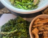 Hình bước làm 1 của món Bông cải xào nấm(stir-fried Baby Broccoli with mushrooms)