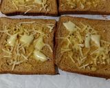 Foto langkah ke 6 dari resep Cheesy Garlic Bread.