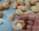 A picture of step 4 of Cheesy Semolina manchurian.