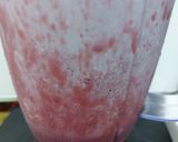 A picture of step 3 of Strawberries ice cream.