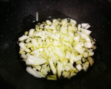 Foto del paso 1 de la receta: Crema de patatas azules con tomate - veggie