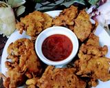 A picture of step 10 of Onion, Potato mix Pakoray.