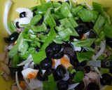Foto del paso 5 de la receta: 🥗 Ensalada de alubias blancas 🫘⚪ y sardinillas 🐟 en aceite 🪔🫒