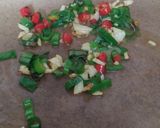 Foto langkah ke 3 dari resep Nasi Telur Ceplok dengan Scallion Oil.