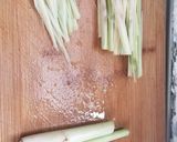 A picture of step 4 of Thai Tom Yum Goong Soup 冬陰功湯.