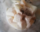 Foto del paso 1 de la receta: Crema de melón con jamón ibérico y semillas