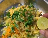 A picture of step 5 of Banana stem salad.
