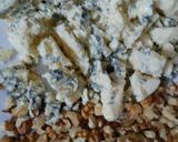Foto del paso 2 de la receta: Fideos con crema de queso azul y crocante de parmesano