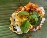 Foto langkah ke 4 dari resep Nasi Bakar Ikan Suwir Pedas.