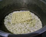 Foto langkah ke 3 dari resep Mie instan cake.