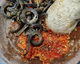 Foto langkah ke 5 dari resep Telur Dadar Geprek Sambal Belut.