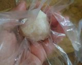 Foto langkah ke 4 dari resep Onigiri Isi Sayur.