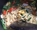 Foto langkah ke 6 dari resep Mie dog dog ala borju jogja.
