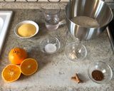 Foto del passaggio 1 della ricetta Pane intrecciato con arancia e cannella 🍊🌾
