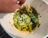 Foto del paso 13 de la receta Tortilla de brócoli con sobre mesa de tomate