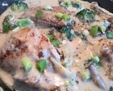 A picture of step 5 of Creamy mushroom broccoli chicken.