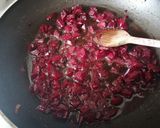 Foto del passaggio 1 della ricetta Canederli di barbabietole al forno