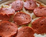 Foto langkah ke 5 dari resep Margharita Pizza with Pepperoni.
