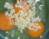 Foto del paso 2 de la receta: Omellette de panceta, queso y hierbas aromáticas