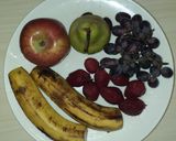 A picture of step 1 of Yogurt fruits salad.