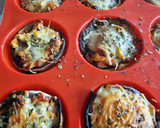 Foto del paso 4 de la receta: Muffins de berenjena y calabacín con verduritas y pollo