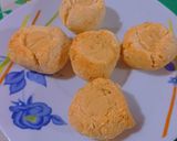 Foto del paso 4 de la receta: Pepas de harina de almendras y coco, con relleno de crema de maní