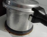 A picture of step 3 of Vegetable pulao in pressure cooker.