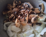 Foto del paso 1 de la receta: Arepa🍄rellena🥯de champiñones🥙salteados🧀y queso🧆