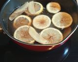 Foto langkah ke 2 dari resep Coca cola rebus lemon dan jahe(lingmong holok po keoung)ala Hong Kong.
