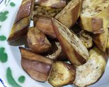 Foto langkah ke 1 dari resep Semur Terong Bola Bola Daging.