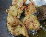 A picture of step 4 of Aloo gobhi pakora.