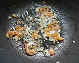 Foto langkah ke 2 dari resep Sayur oyong pakai telur dan ebi.