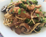Foto del paso 5 de la receta: Espaguetis fáciles con gambas