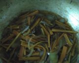 Foto langkah ke 2 dari resep Jamur Wortel Saus Tiram, Tanpa Minyak.