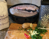 Foto del paso 2 de la receta: Anchoa a las brasas perfumada con perejil, jengibre y ají