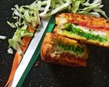 A picture of step 5 of Tiranga bread pakoda.