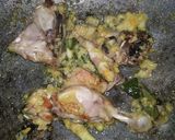 Foto langkah ke 2 dari resep Ayam Kuning Berkuah Susu.