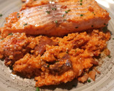 Foto del paso 11 de la receta: Salmón con cous cous cremoso de chorizo y rovellons