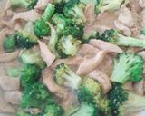 Brokkolis-szezámos csirkemellcsíkok recept fázis 3 fotója