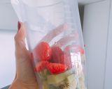 Foto del paso 1 de la receta Zumo de frutas: fresas y kiwi