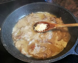 Foto del paso 7 de la receta: Fricandó de ternera en salsa con habitas babby