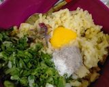 Foto langkah ke 4 dari resep Perkedel kentang isi daging.