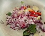 Foto langkah ke 2 dari resep Sayur Daun Singkong bumbu Kuning.