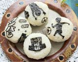 A picture of step 4 of Japanese World Cup Onigiri.