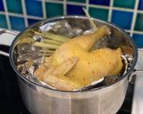 Hình bước làm 2 của món Gà hấp sả muối hột
