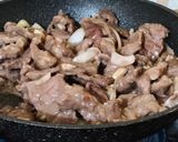 Foto langkah ke 4 dari resep Tumis Daging Brokoli Jamur Shimeji.